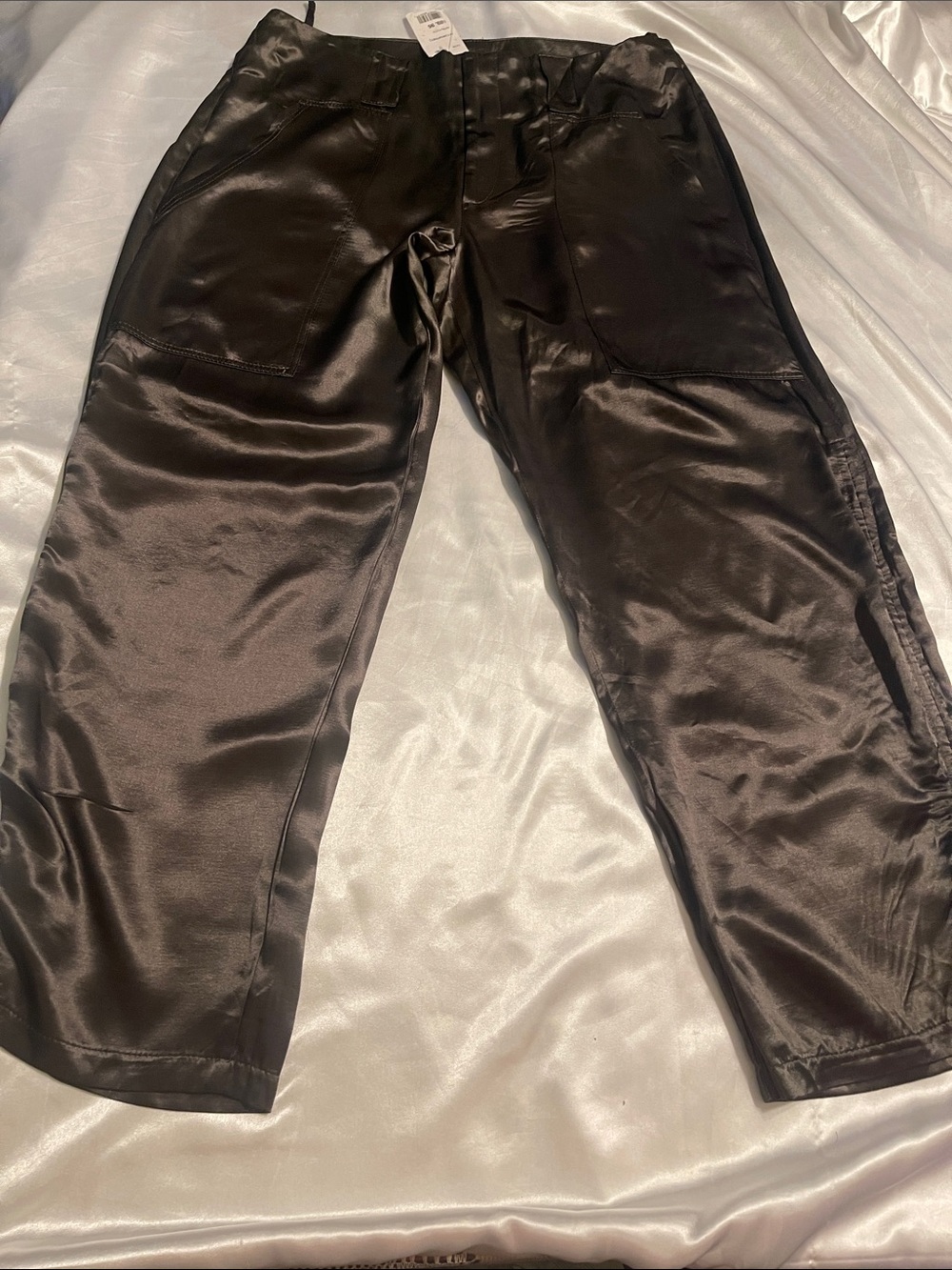 Woman’s UNYX Straight Satin pants